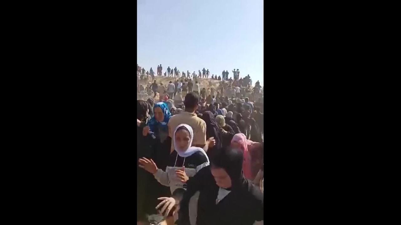 VÍDEO: palestinos invadem centros de ajuda humanitária em Gaza em busca de comida